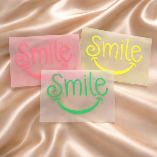 "Smile" Flock Patch zum Aufbügeln - Verleihe deinen Textilien Persönlichkeit